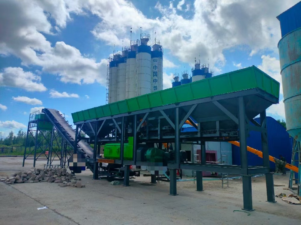 Компания Anshun Machinery на объекте мобильного бетонного завода HZS35 в Киргизии